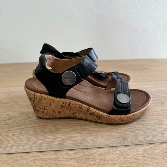 Aetrex Women's Livia Adjustable Quarter Strap Wedge - Black - Picture 3 of 7